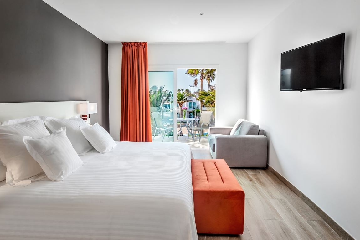 rooms-deluxe-room-balcony-or-terrace