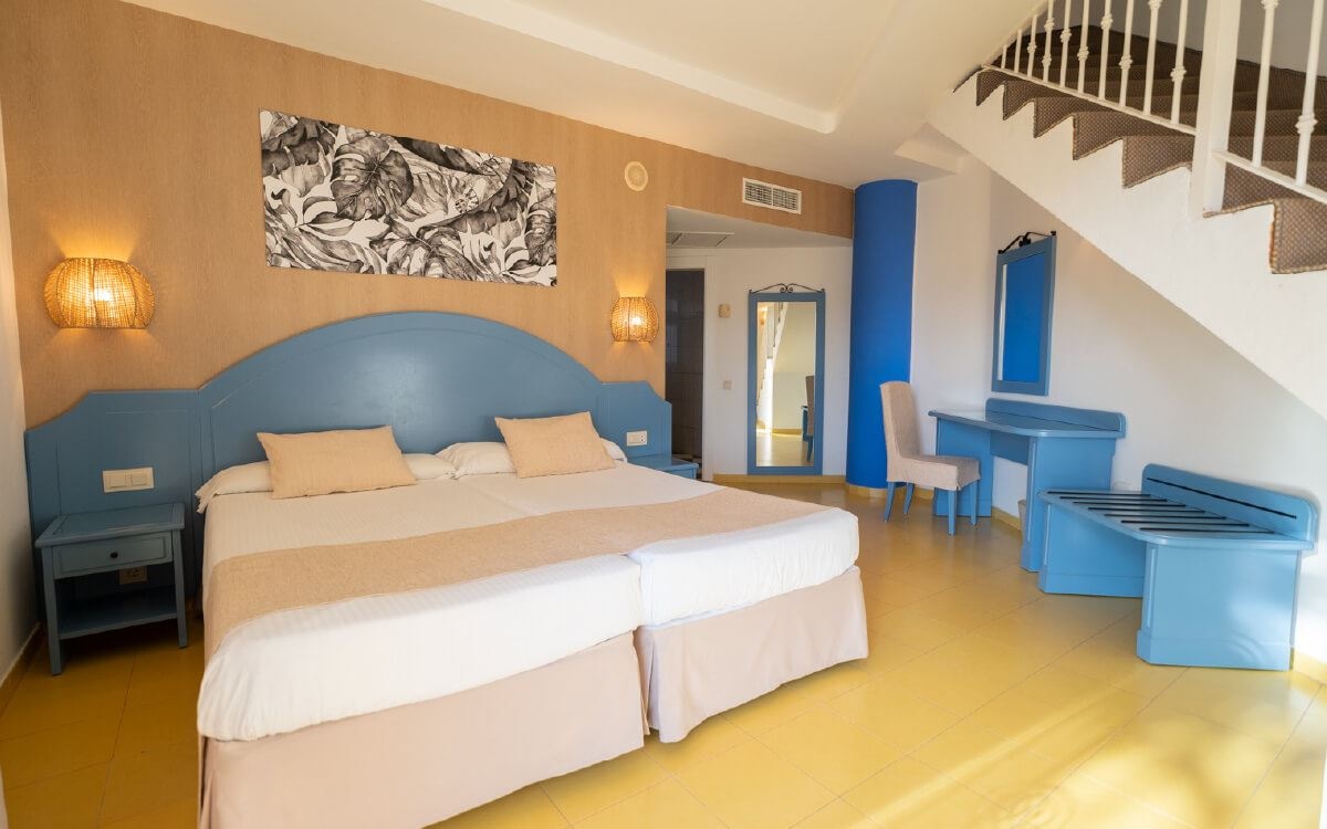 rooms-family-room-pool-view-with-balcony-or-terrace