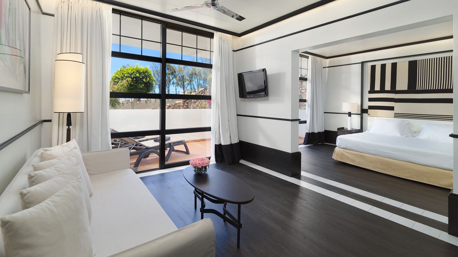 rooms-junior-suite-privilege-balcony-or-terrace