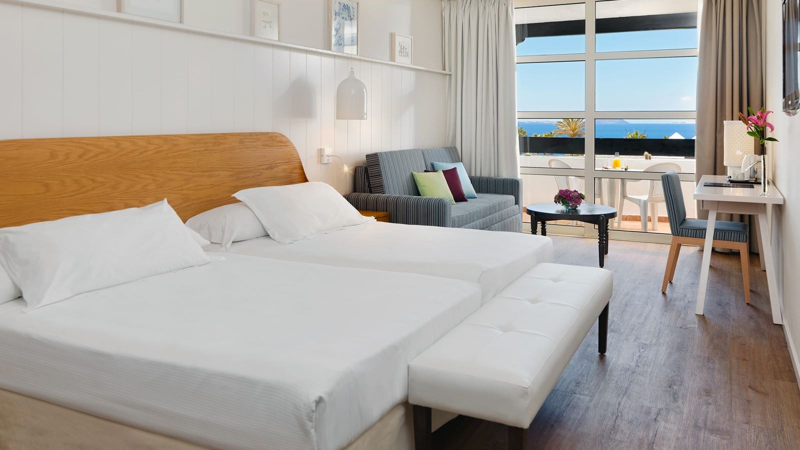 rooms-superior-deluxe-balcony-or-terrace