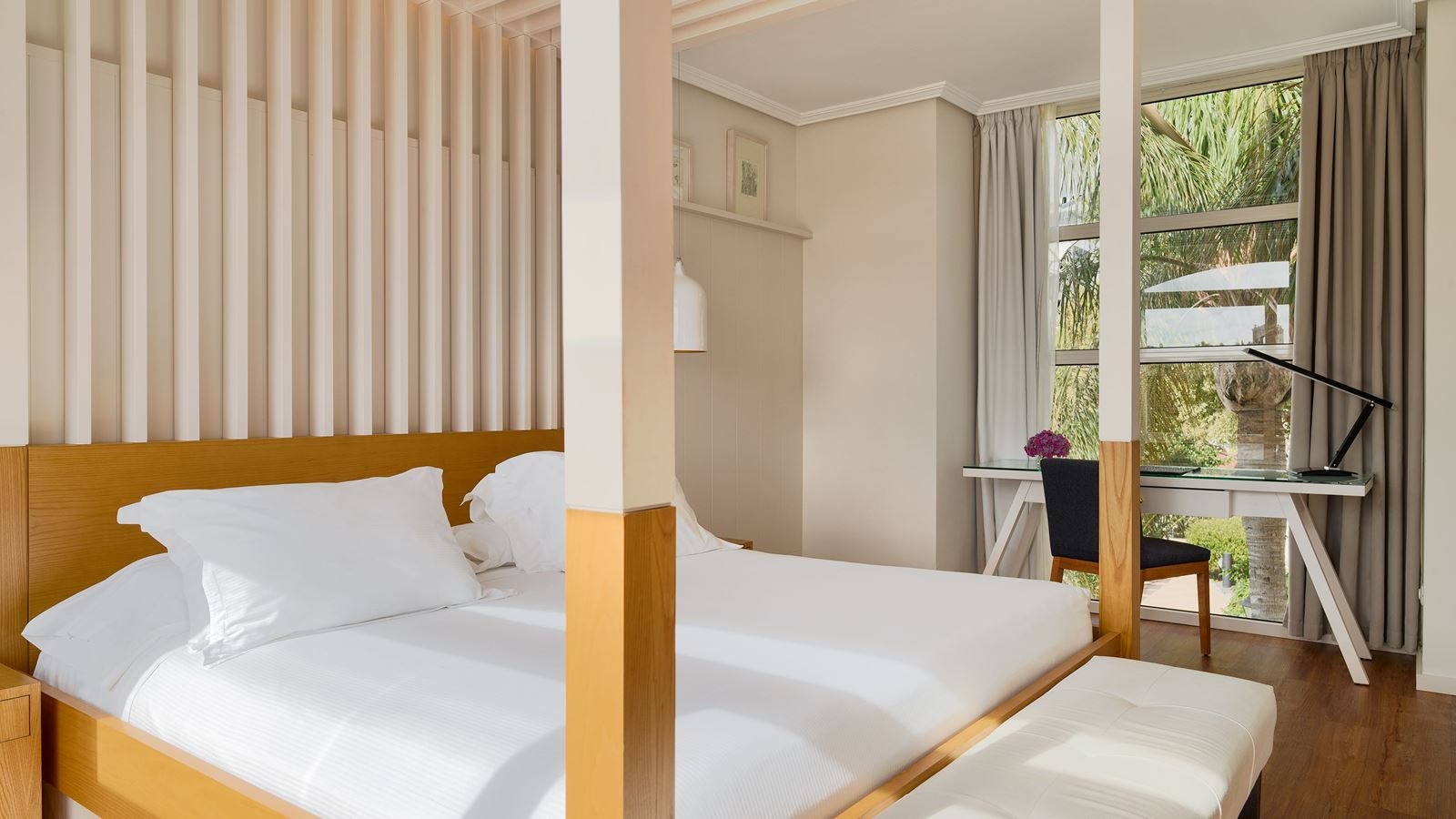 rooms-junior-suite-garden-view-balcony-or-terrace