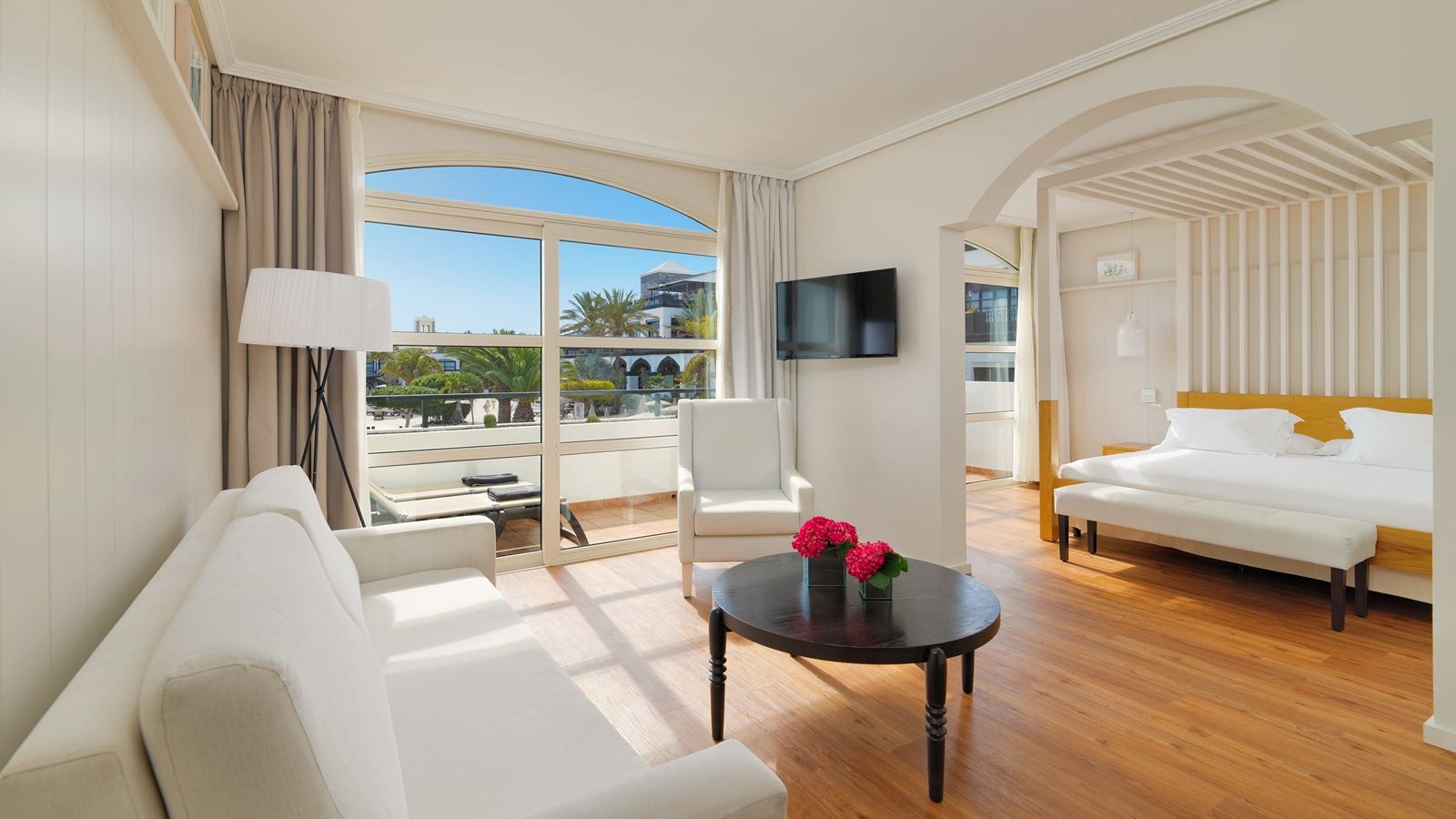 rooms-junior-suite-garden-view-balcony-or-terrace