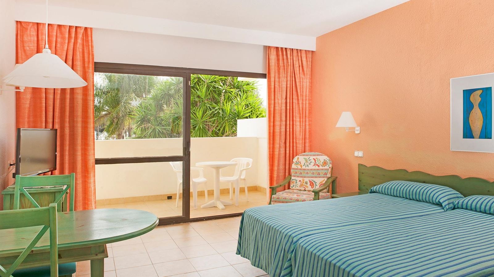 rooms-apartment-garden-view-a