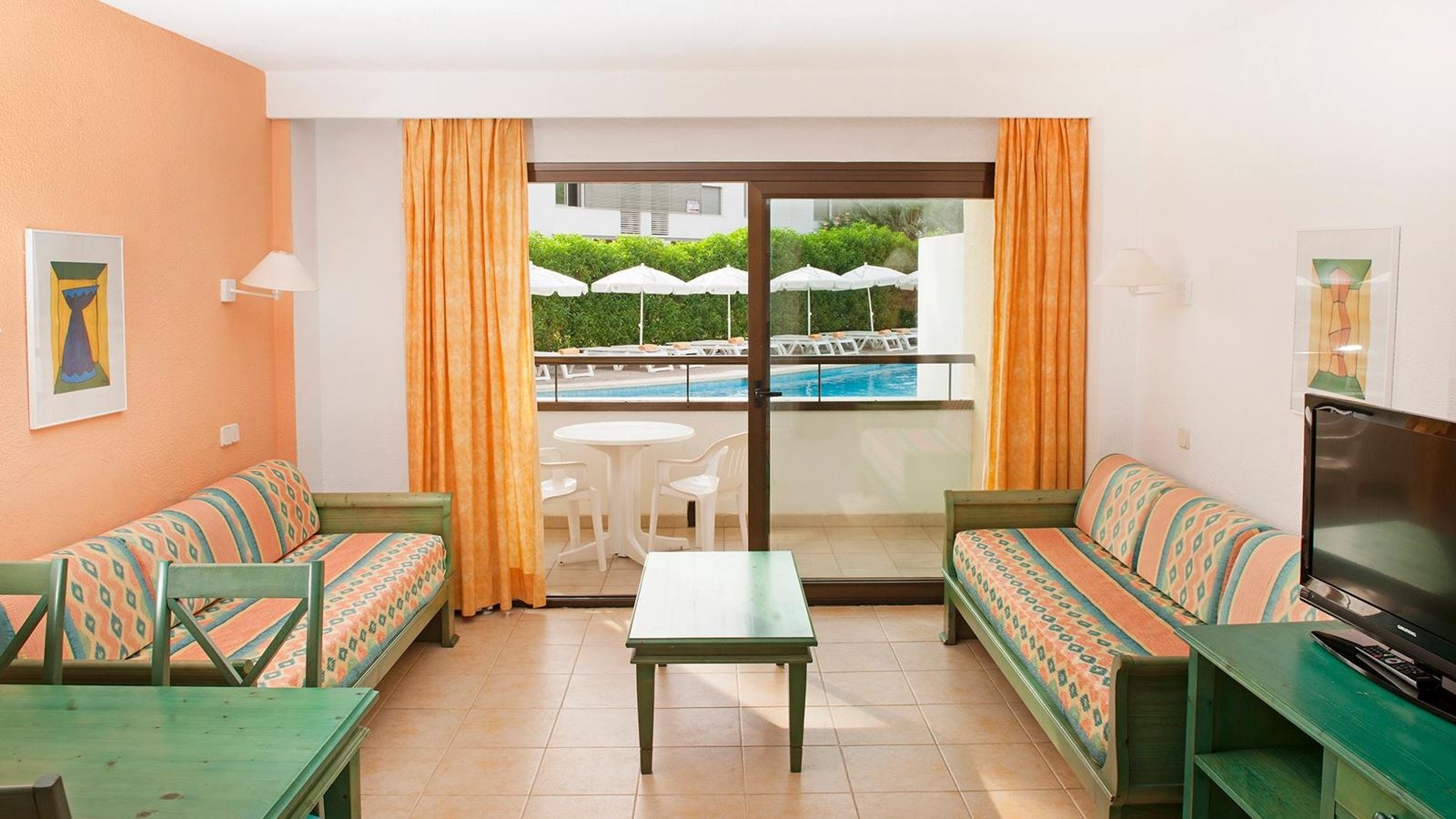 rooms-apartment-garden-view-a