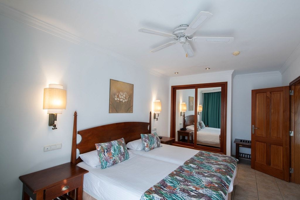 rooms-1-bedroom-apartment-with-balcony-or-terrace