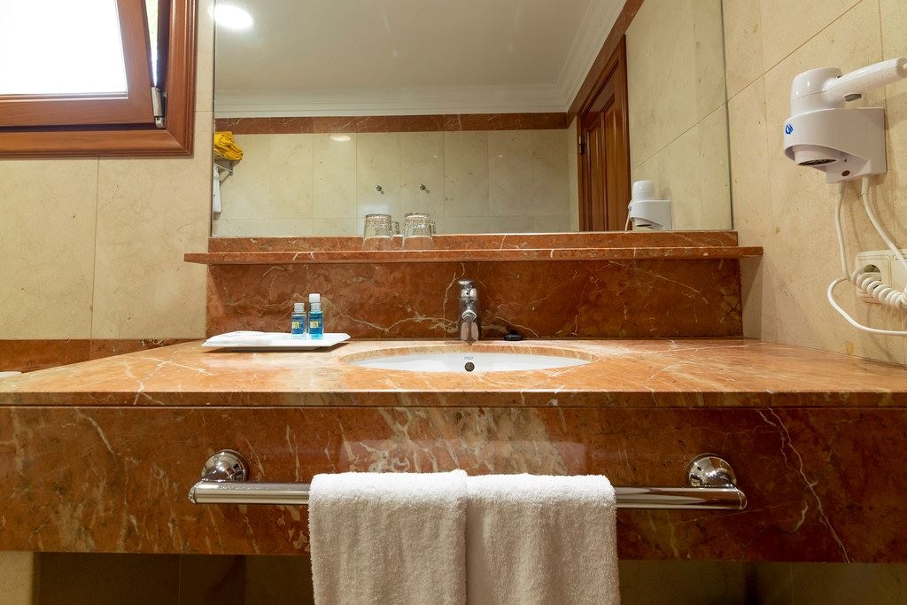 rooms-1-bedroom-apartment-with-balcony-or-terrace