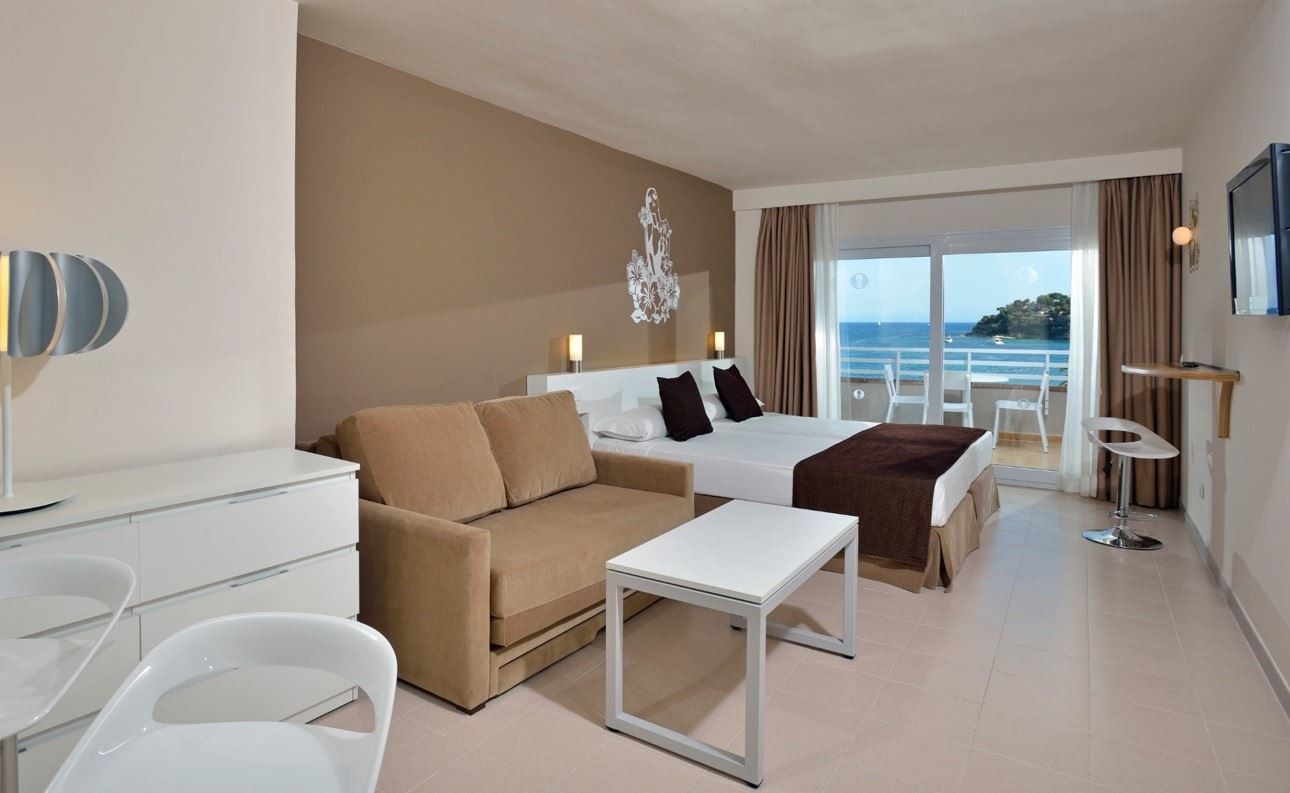 rooms-junior-suite-side-sea-view
