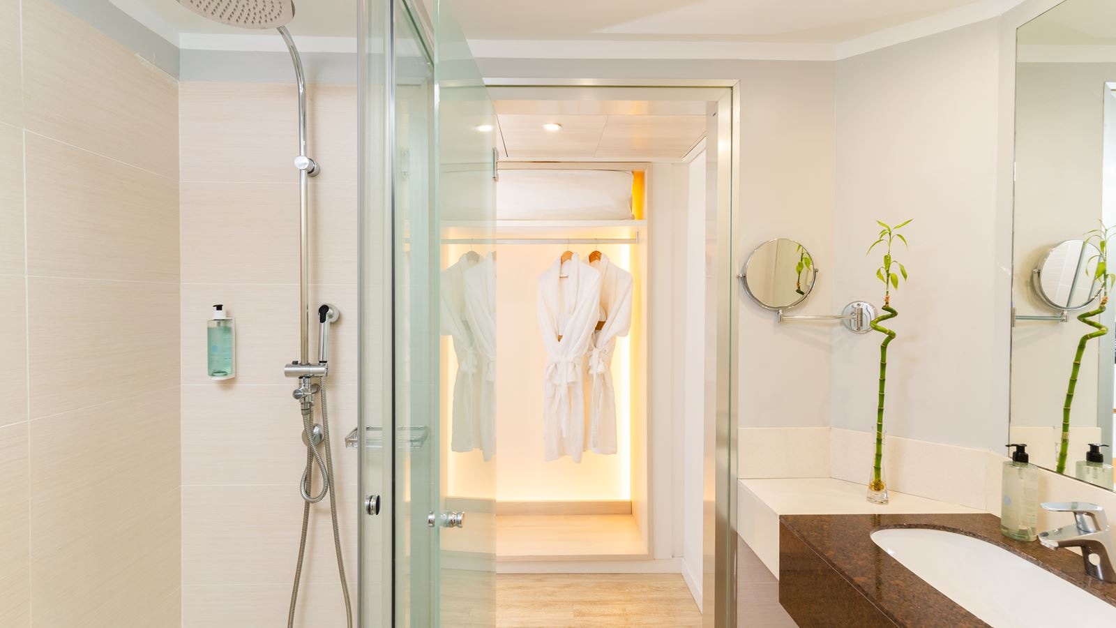 rooms-1-bedroom-excellence-suite-with-panoramic-view-and-sea-view-with-balcony-suite-excellence