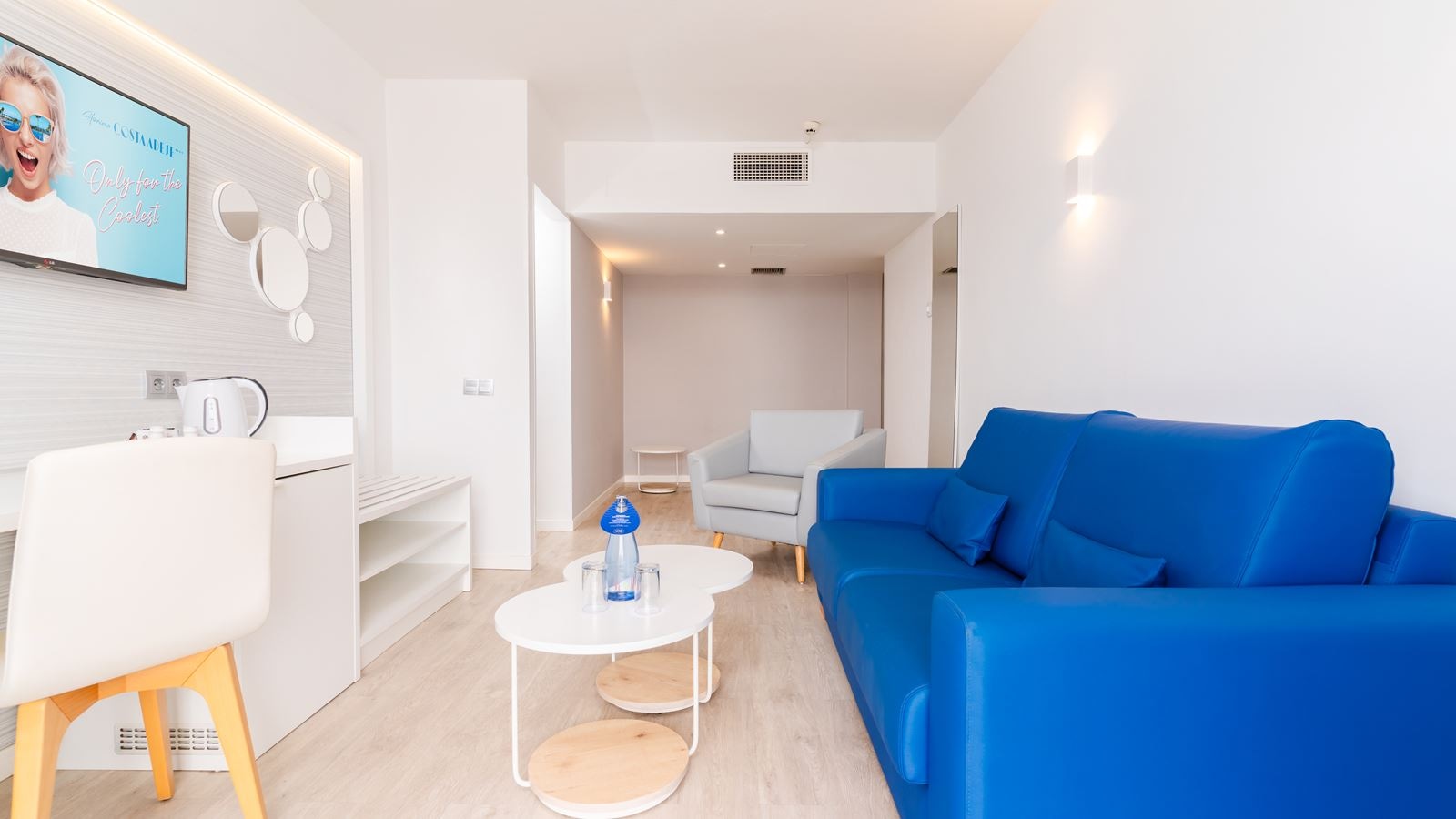 rooms-1-bedroom-superior-sea-view-suite-with-side-sea-view-and-balcony-suite-superior