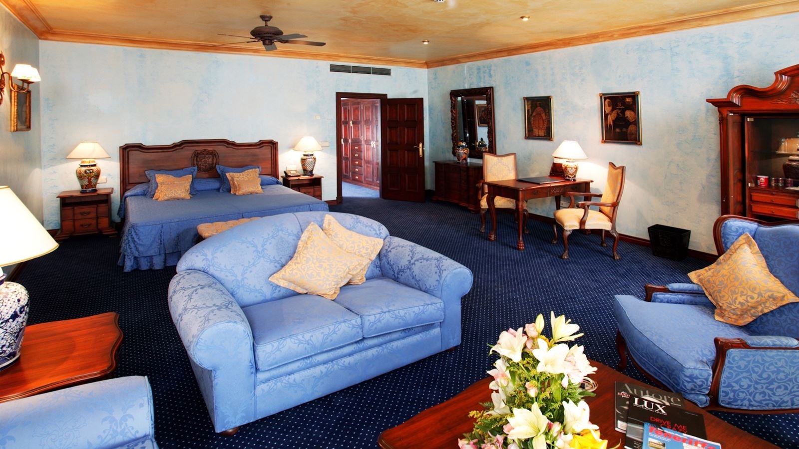 rooms-junior-suite-sea-view-balcony-or-terrace