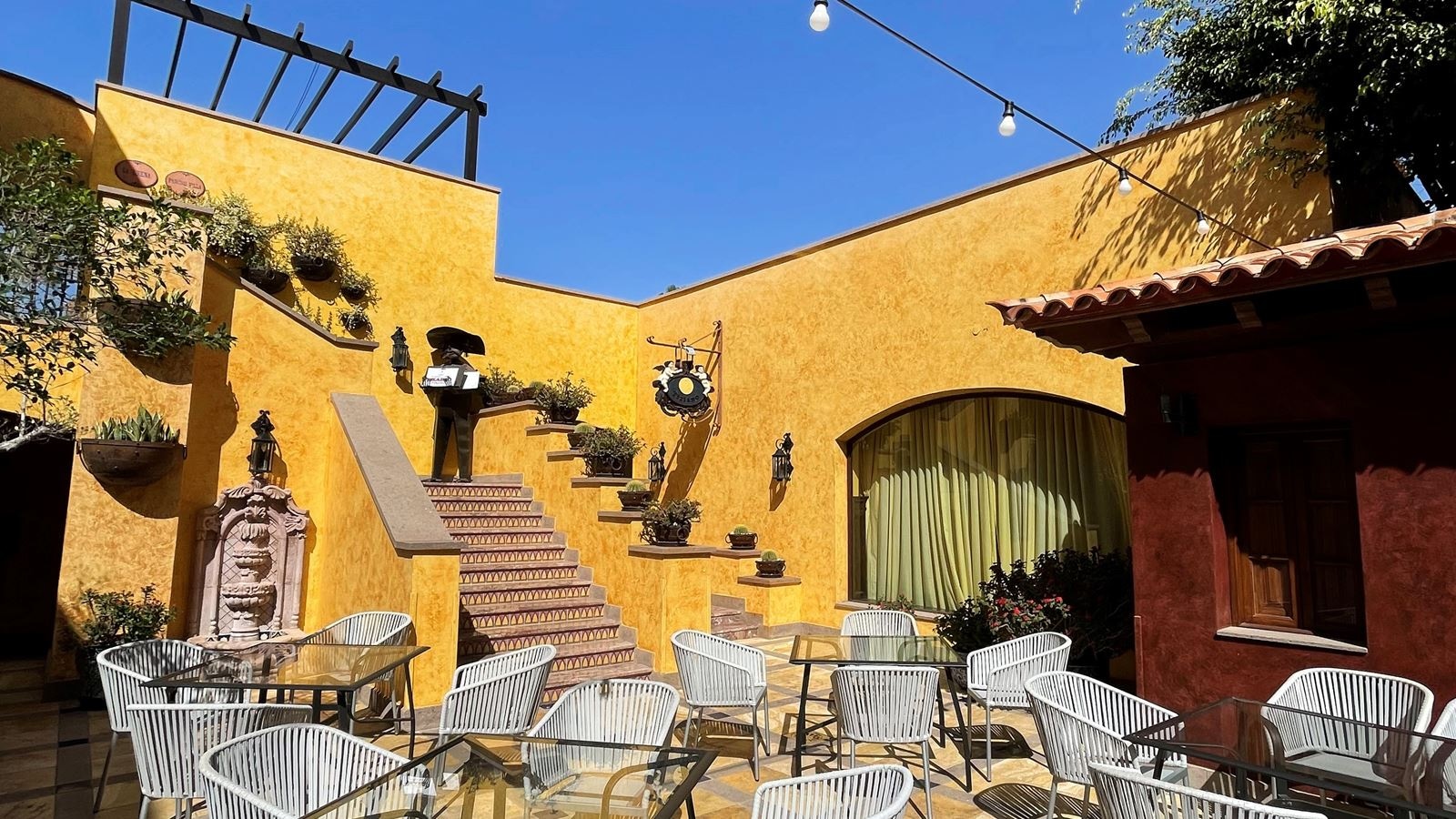 restaurants-restaurant