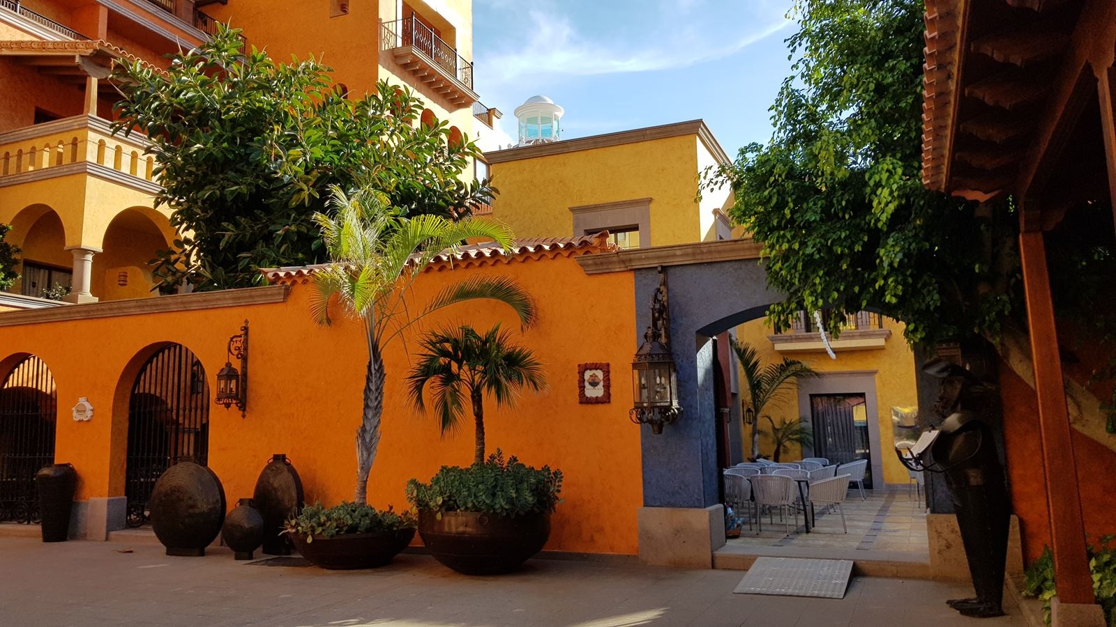 restaurants-restaurant