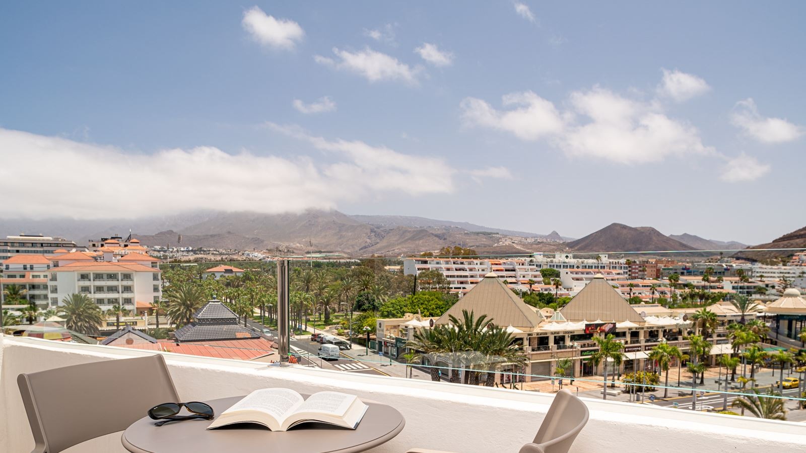 rooms-suite-mountain-view-with-balcony