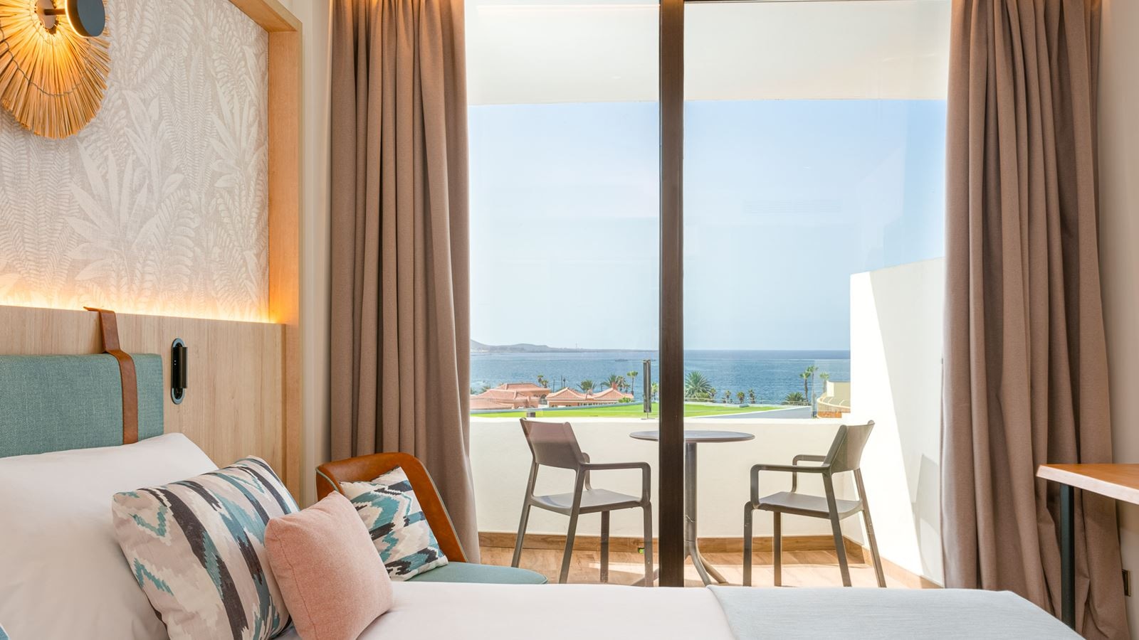 rooms-standard-twin-sea-view-with-balcony