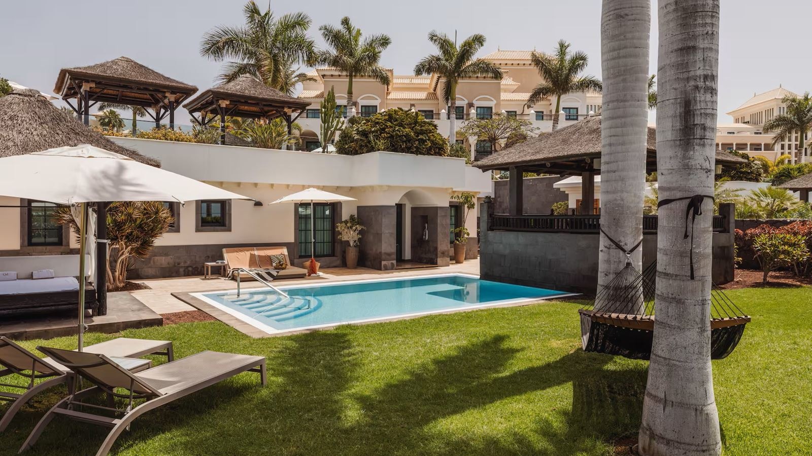 rooms-private-pool-villa-red-level