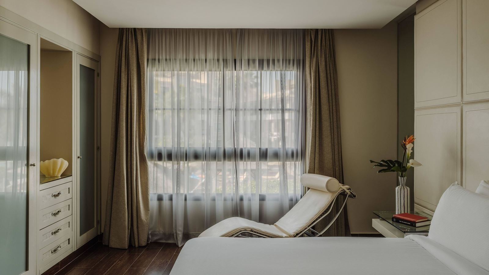 rooms-red-level--master-suite-partial-ocean-view