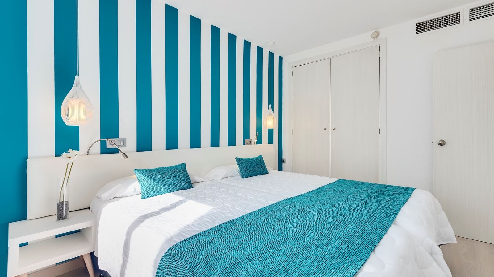 rooms-apartment-promo-balcony-or-terrace