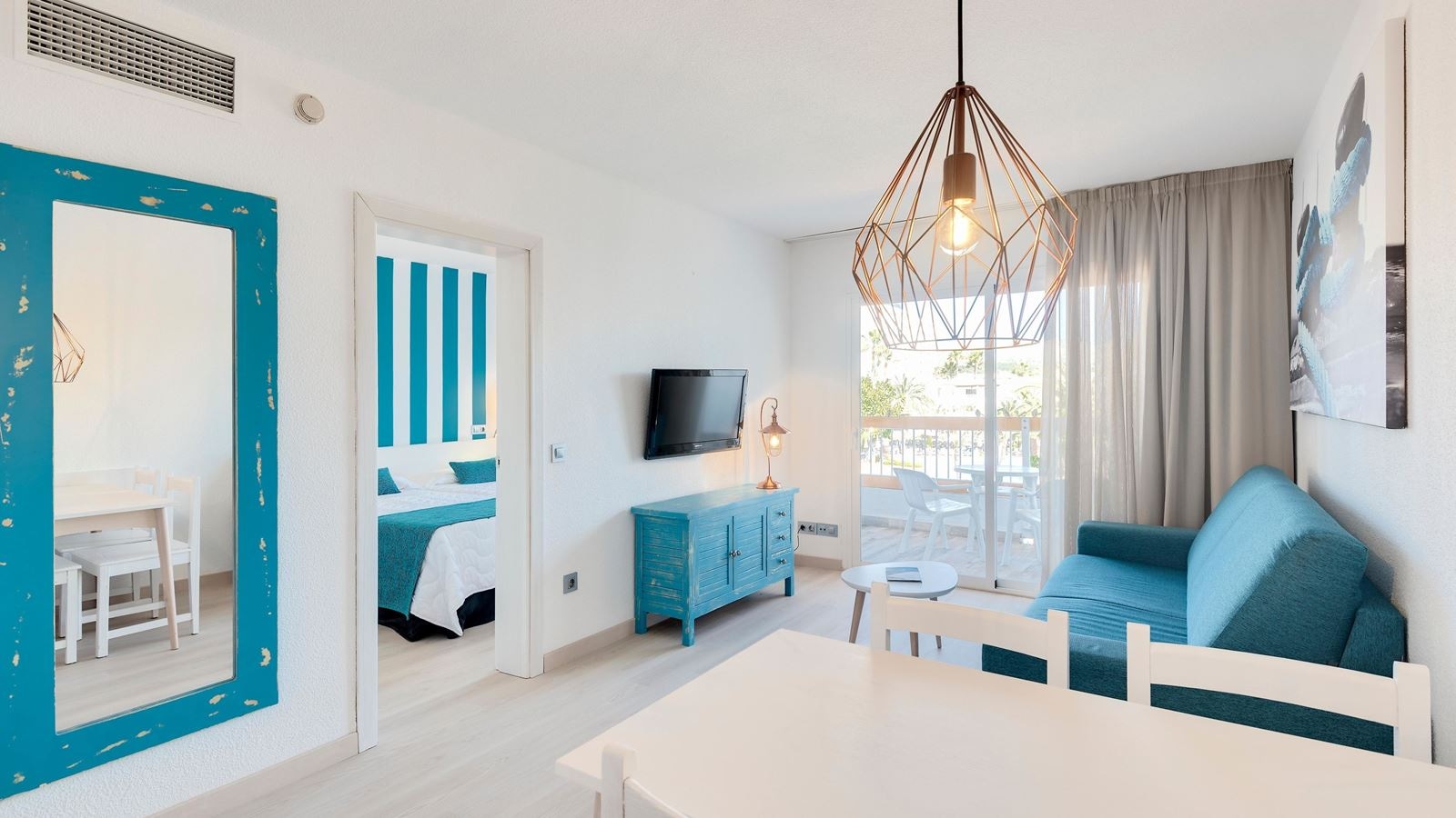 rooms-apartment-poolview-balcony-or-terrace