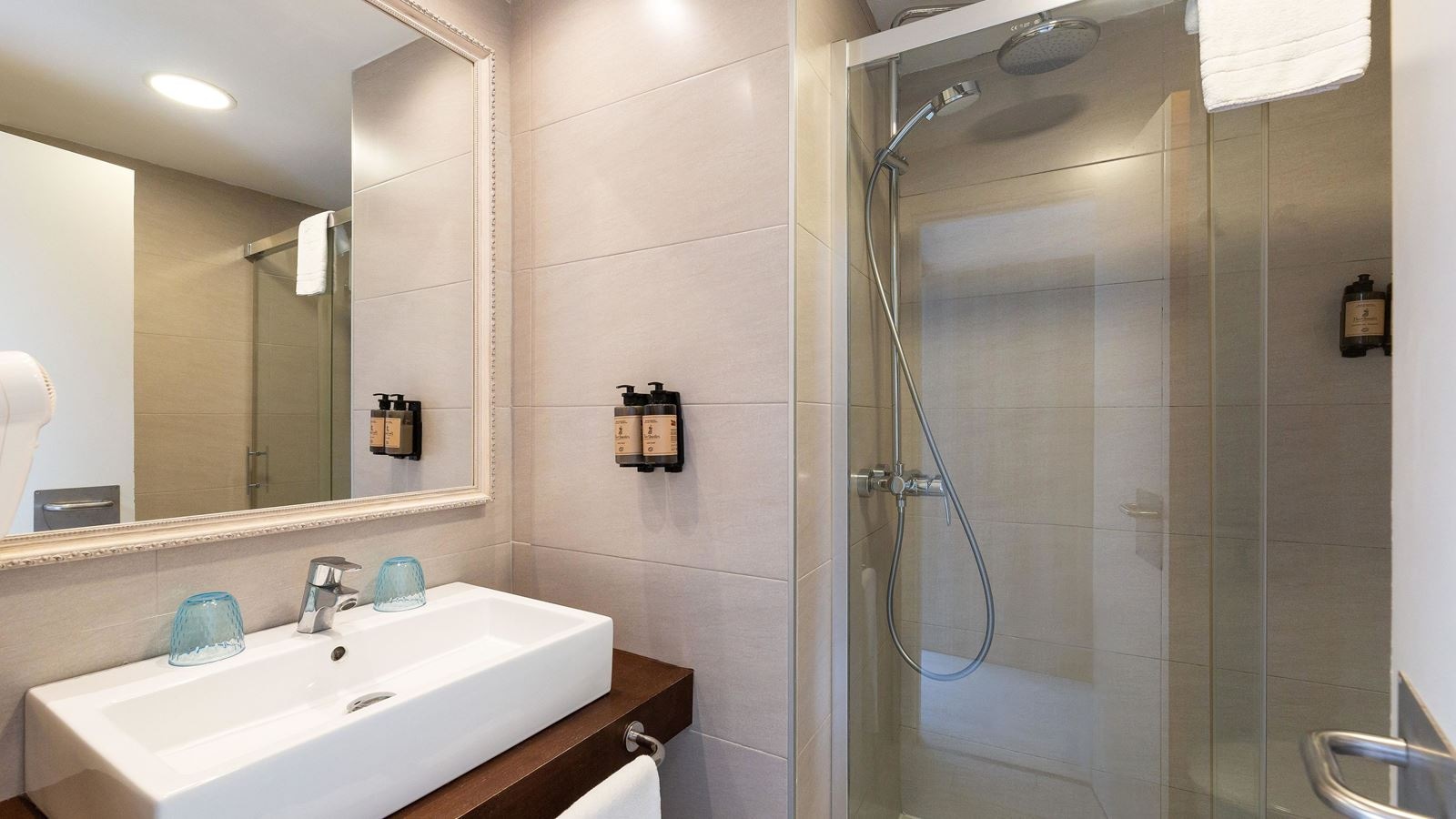 rooms-one-bedroom-apartment-palm-garden--annex-building--balcony-or-terrace