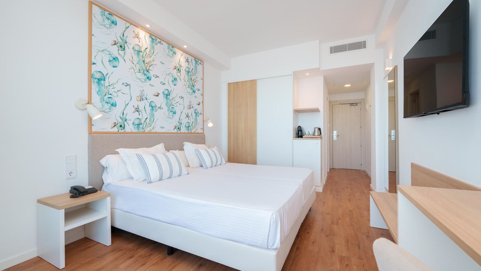 rooms-dbl-for-singleuse-seaview-balcony-or-terrace