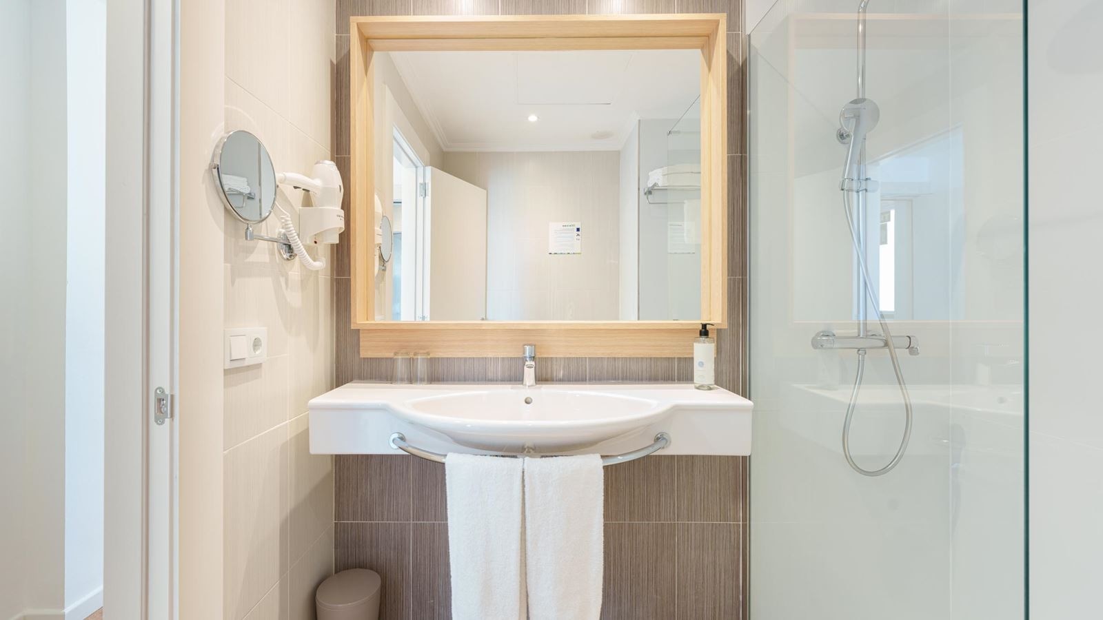 rooms-double-seaview-balcony-or-terrace