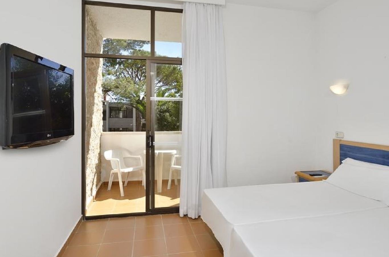 rooms-room-family-2-bedrooms-garden-view-balcony-or-terrace