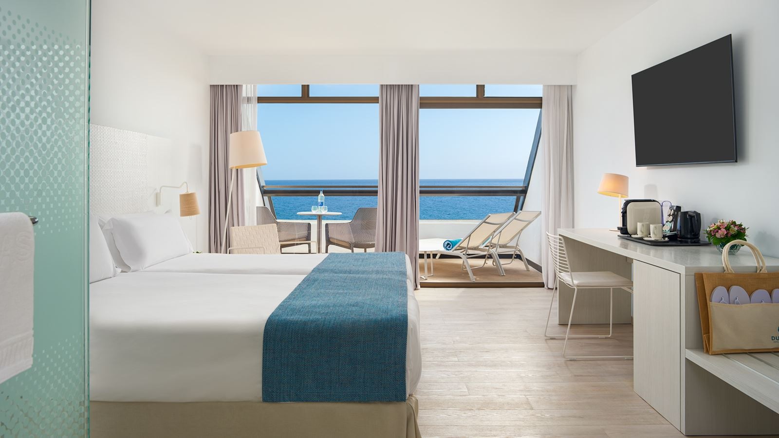 rooms-double-sea-view-premium-top-floor-with-balcony