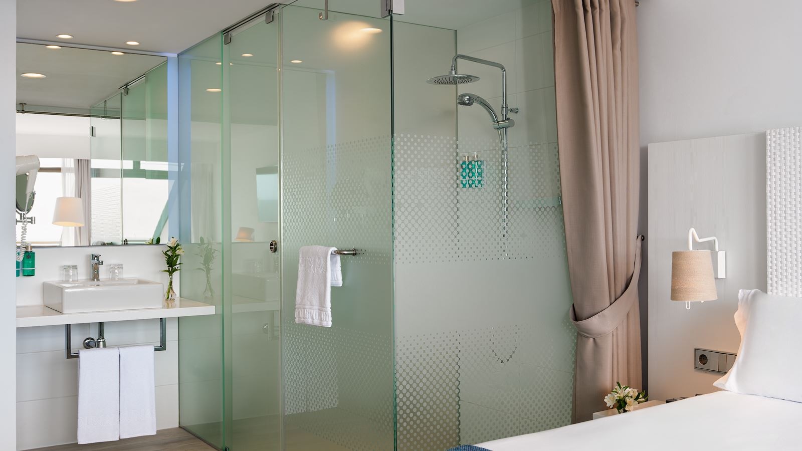 rooms-doble-infinity-pool-with-terrace