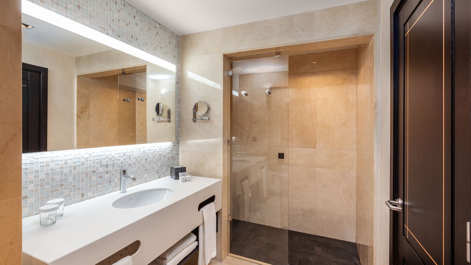 rooms-dde-double-deluxe-balcony