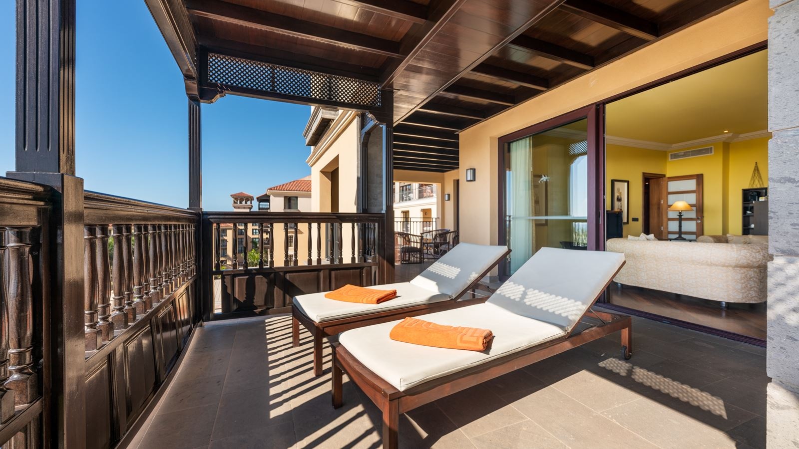 rooms-pris-suite-balcony-ocean-view