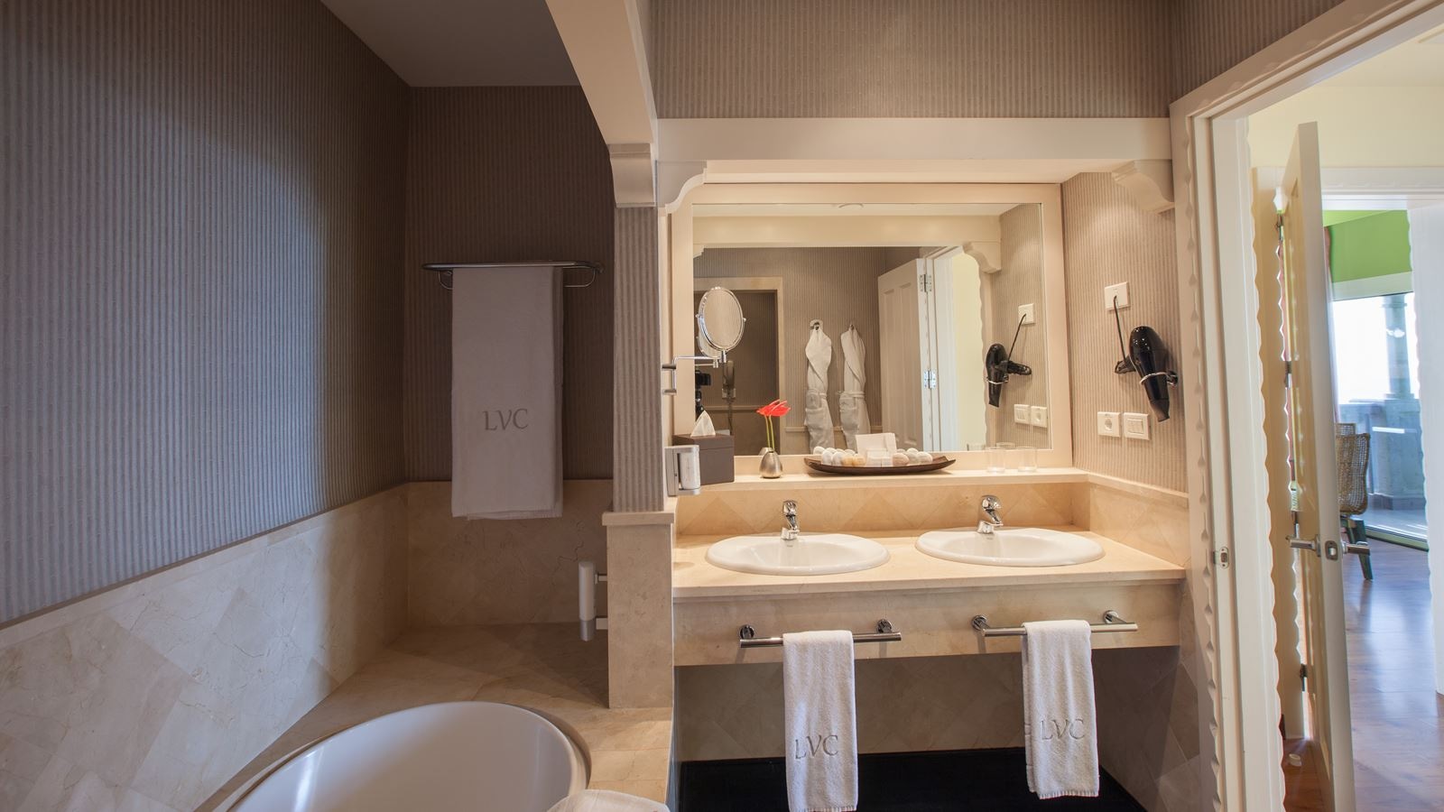 rooms-junior-suite-terrace-unique