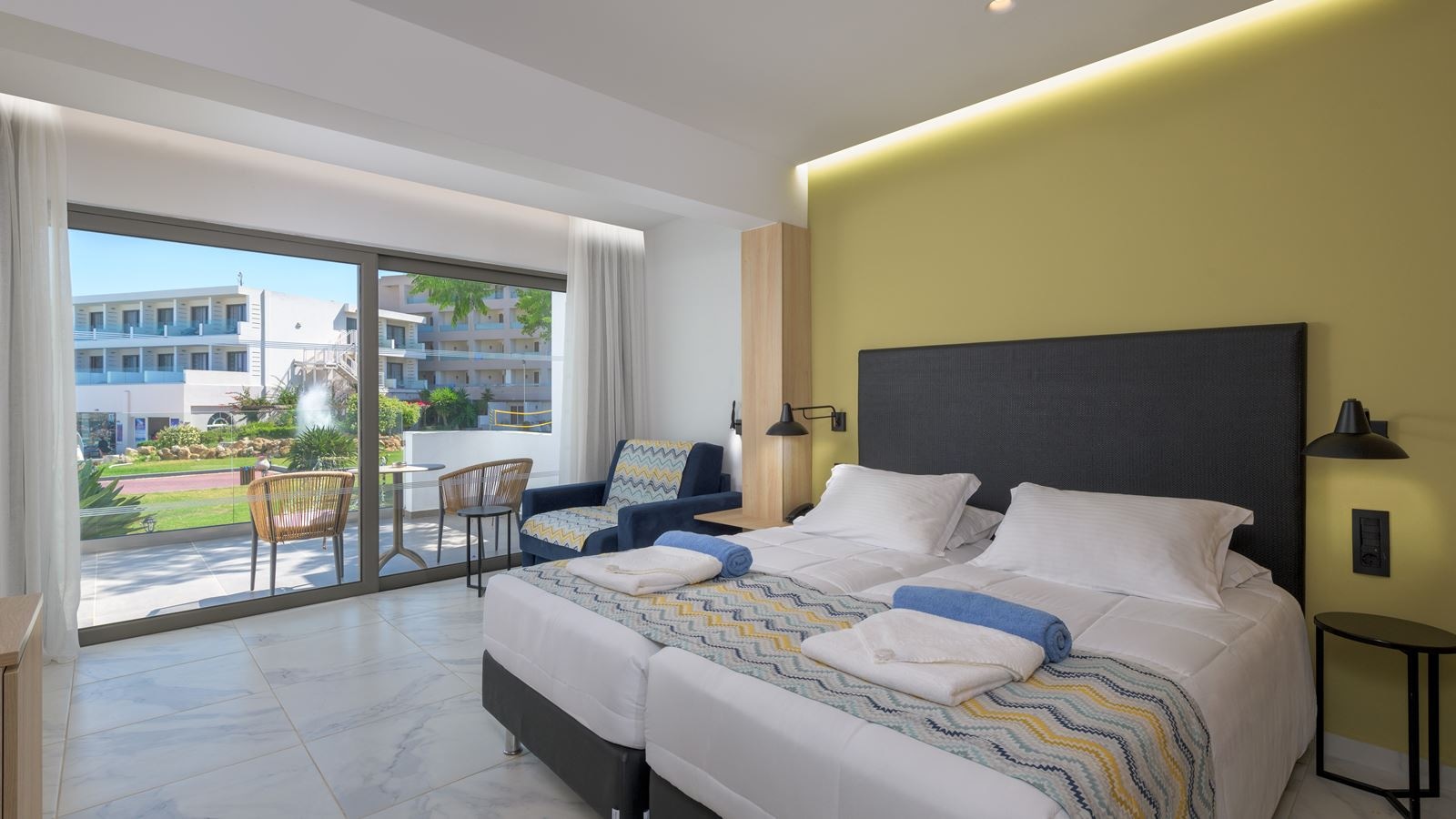 rooms-family-superior-garden-view-balcony-or-terrace