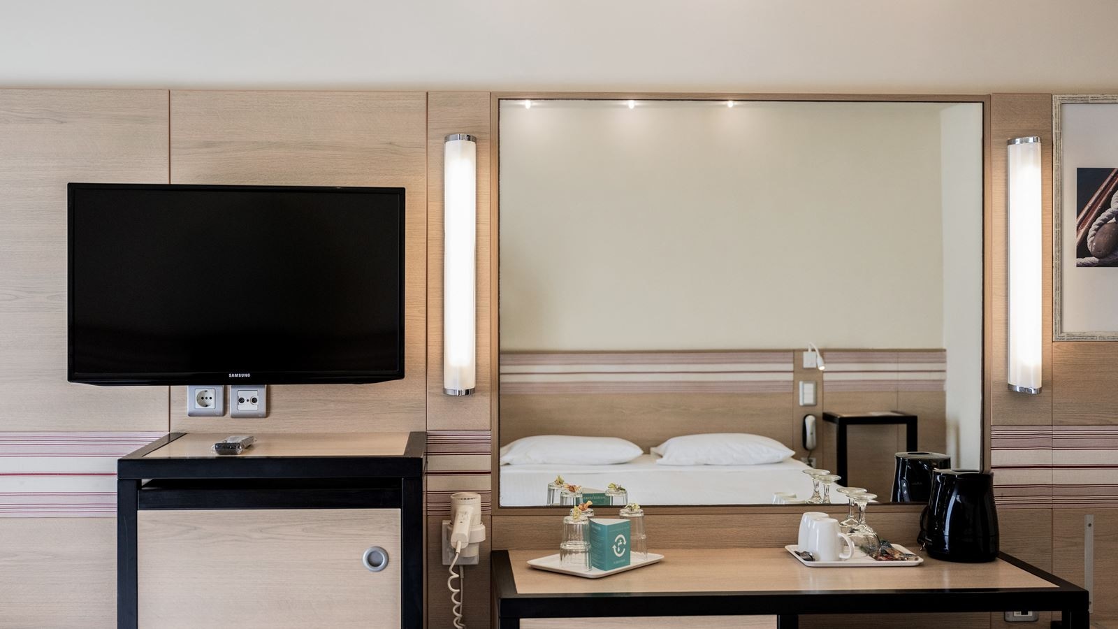 rooms-family--room-side-seaview-balcony