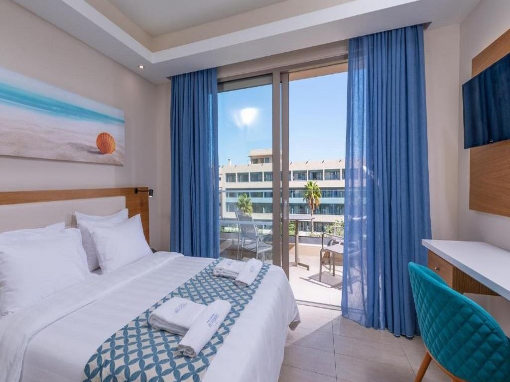 rooms-superior-family-room-with-land-view