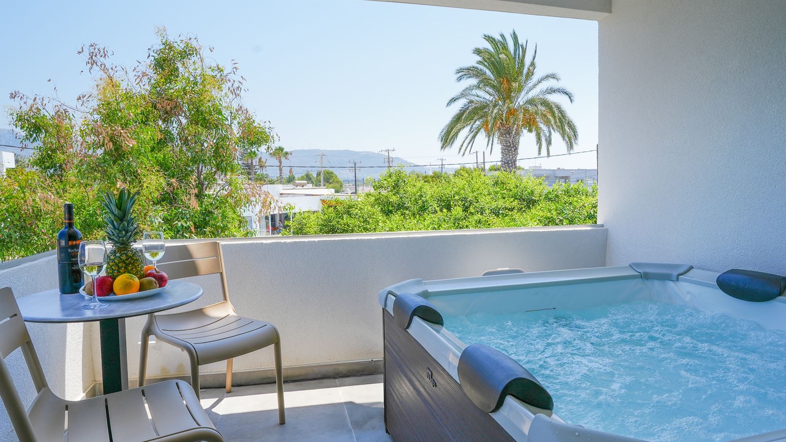 rooms-deluxe-double-room-outdoor-jacuzzi-inland-view