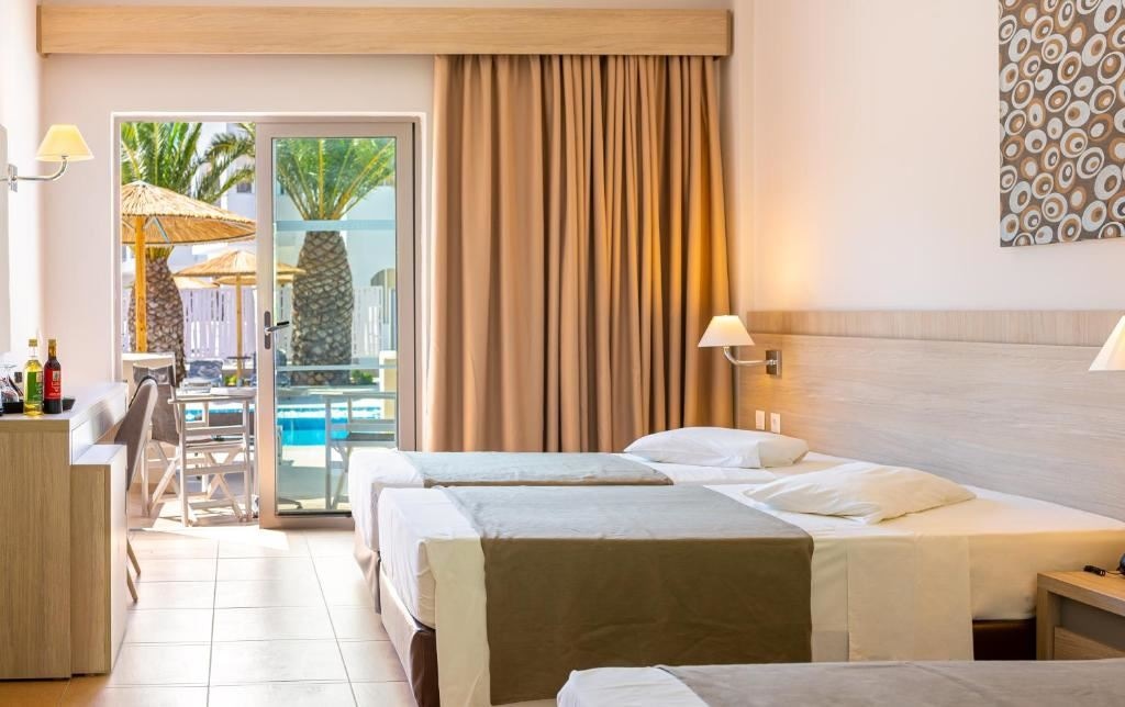 rooms-room-superior-twin-shared-pool