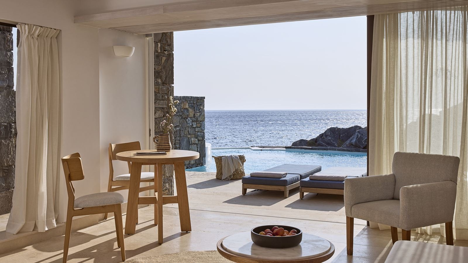 rooms-club-studio-private-pool-seafront-view