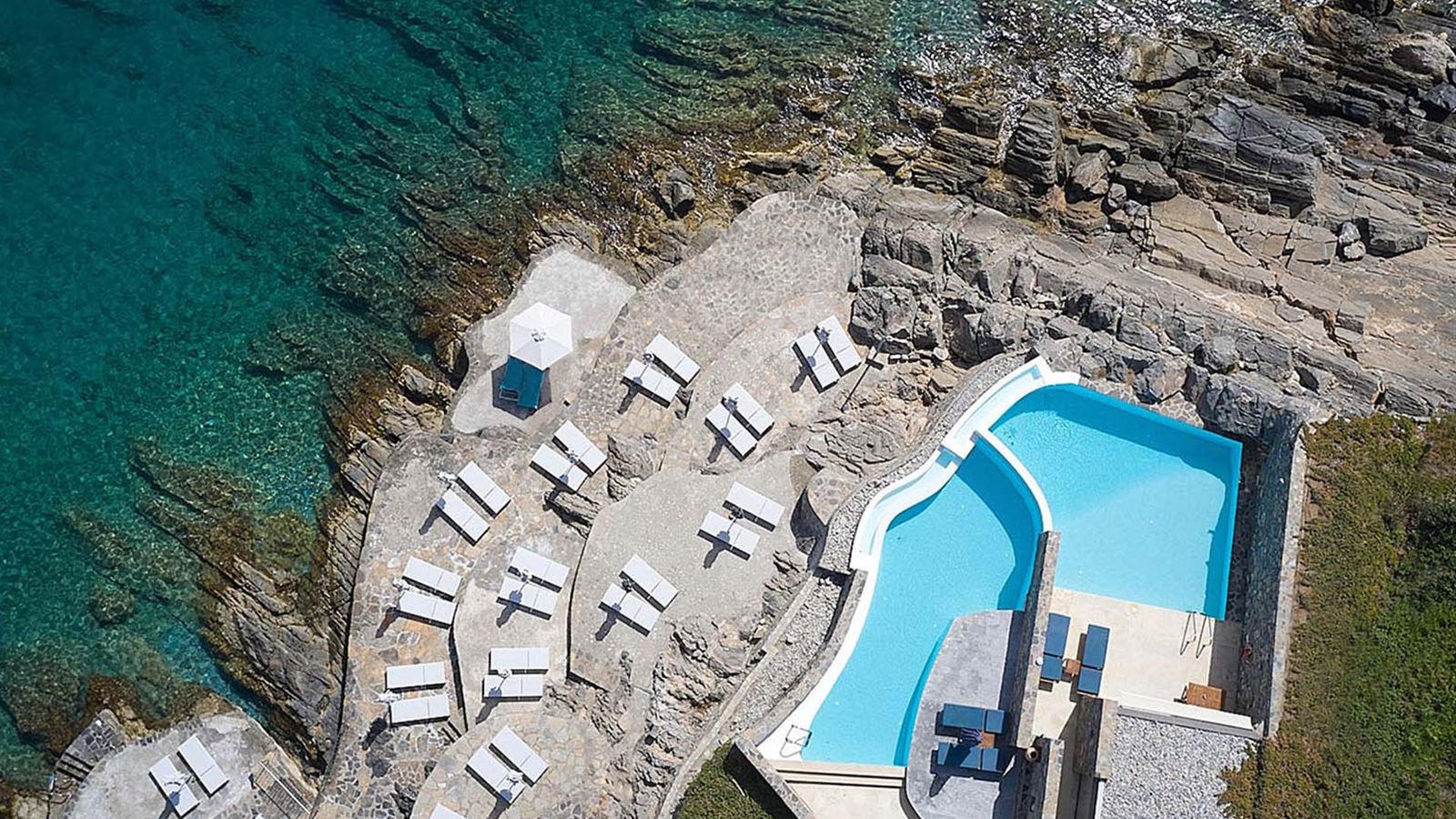 rooms-club-studio-private-pool-seafront-view