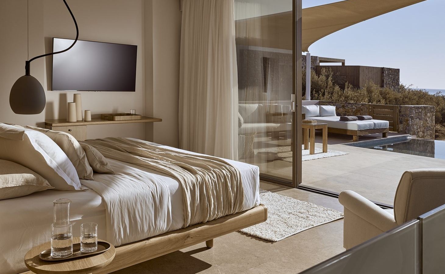 rooms-olives--sea-2bedroom-suite-private-pool-harbor-view--side-sea-view