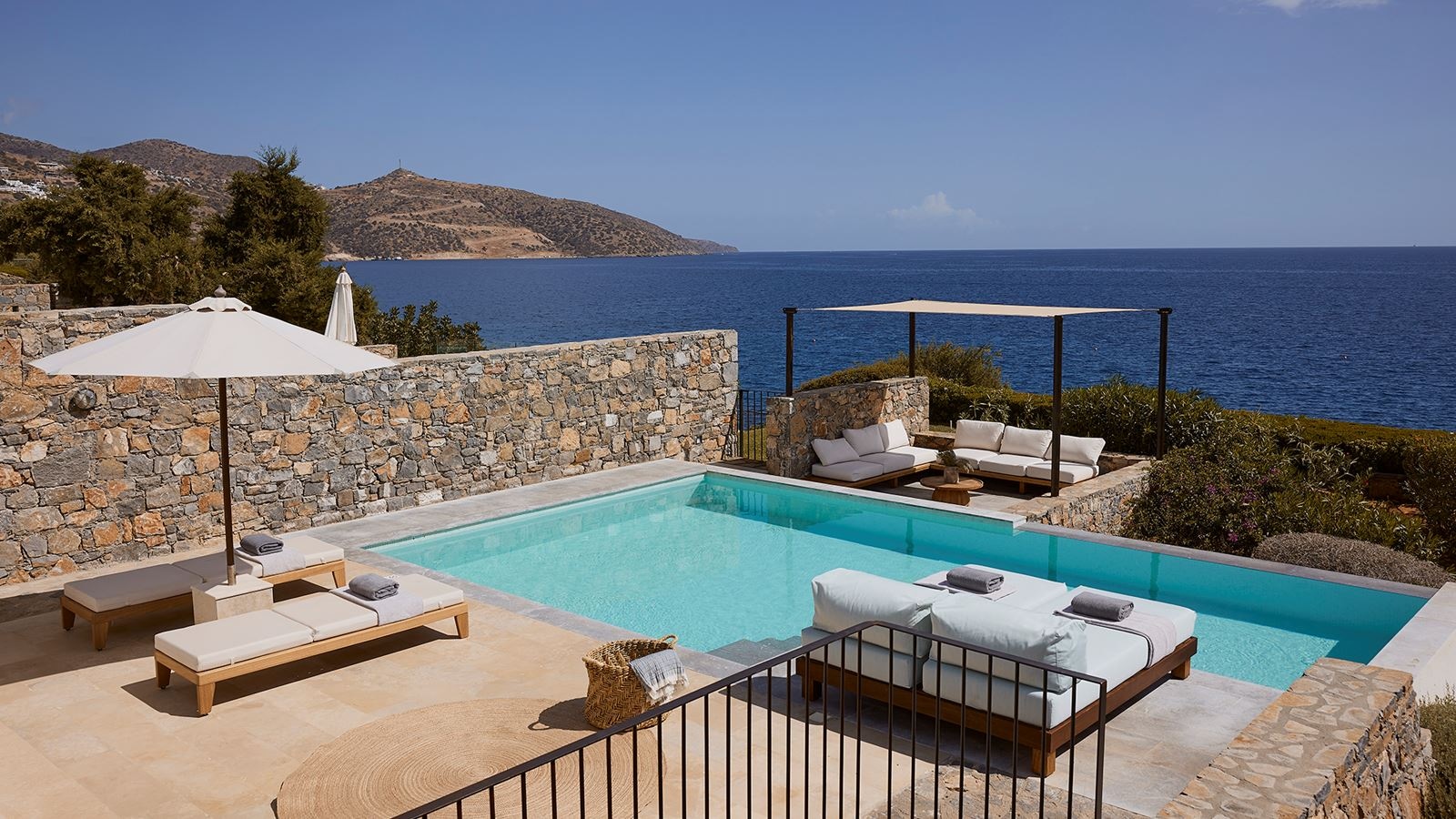 rooms-3-bedroom-thalassa-villa-private-pool-seafront-view