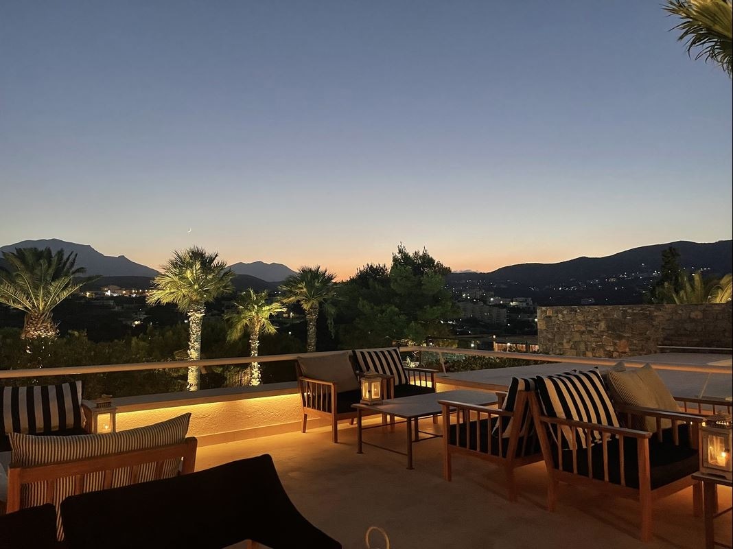 bars-the-astra-bar-veranda-and-lounge