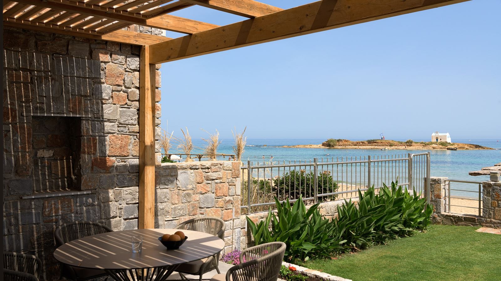 rooms-pasiphae-beachfront-villa