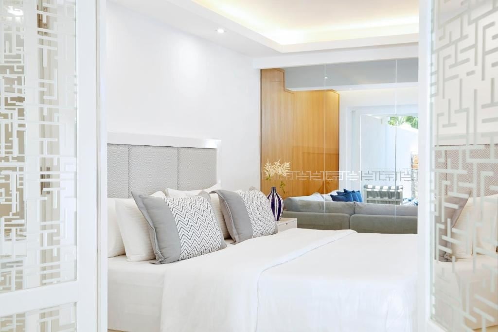 rooms-villa-beachfront-private-jacuzzi