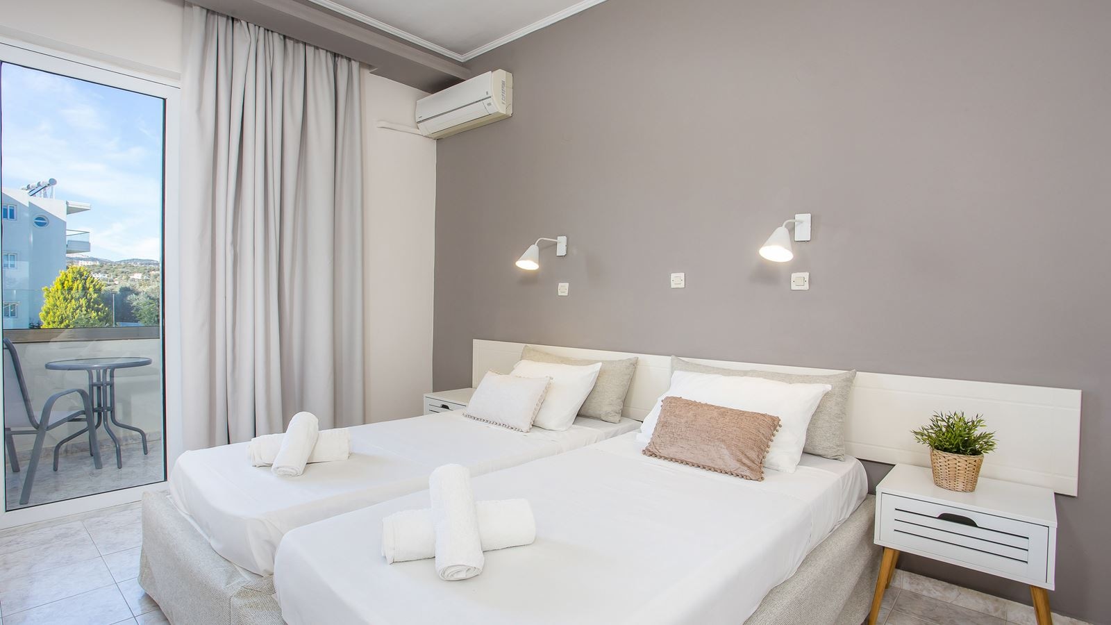 rooms-standard-double-room-with-balcony