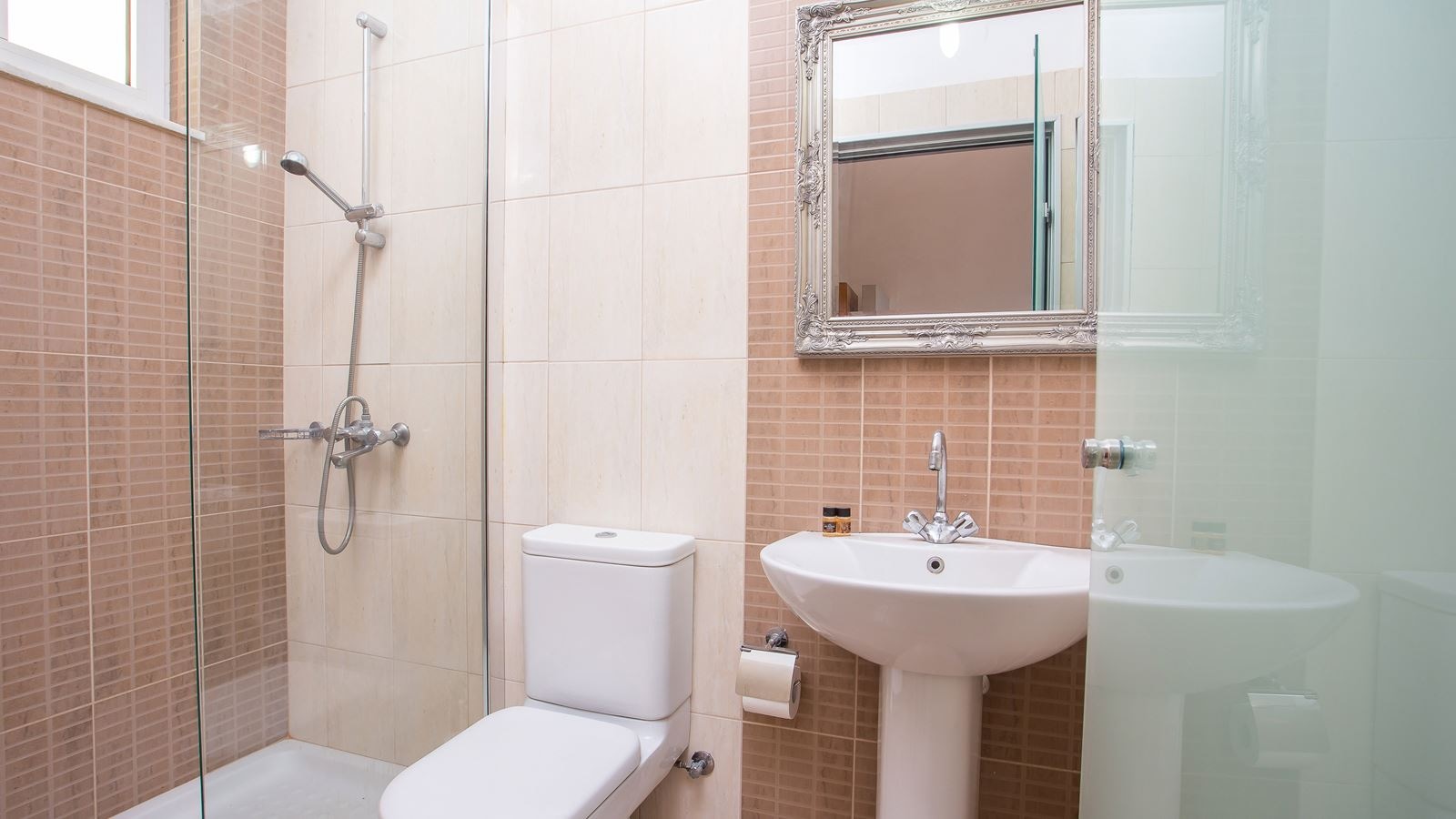 rooms-standard-double-room-with-balcony