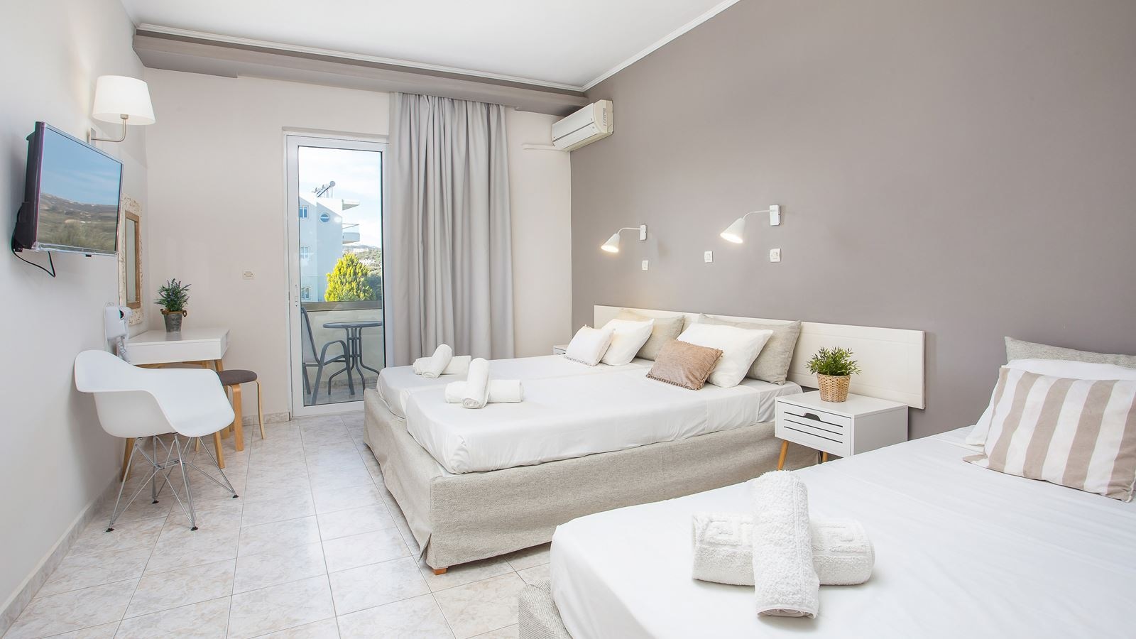 rooms-standard-double-room-with-balcony