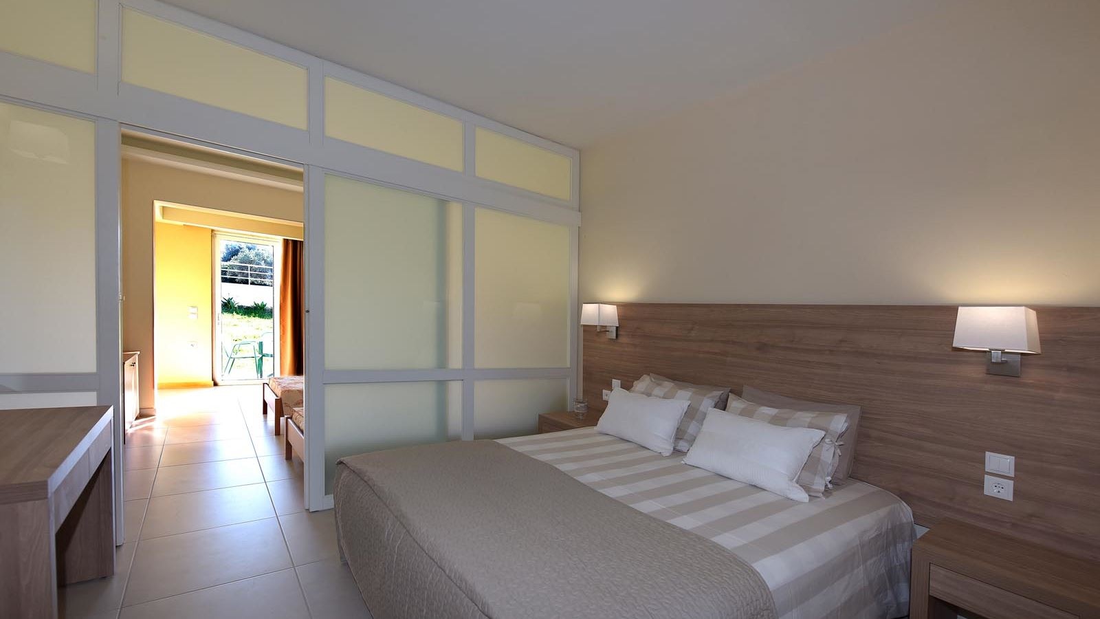 rooms-family-1-bedroom-room-with-balcony