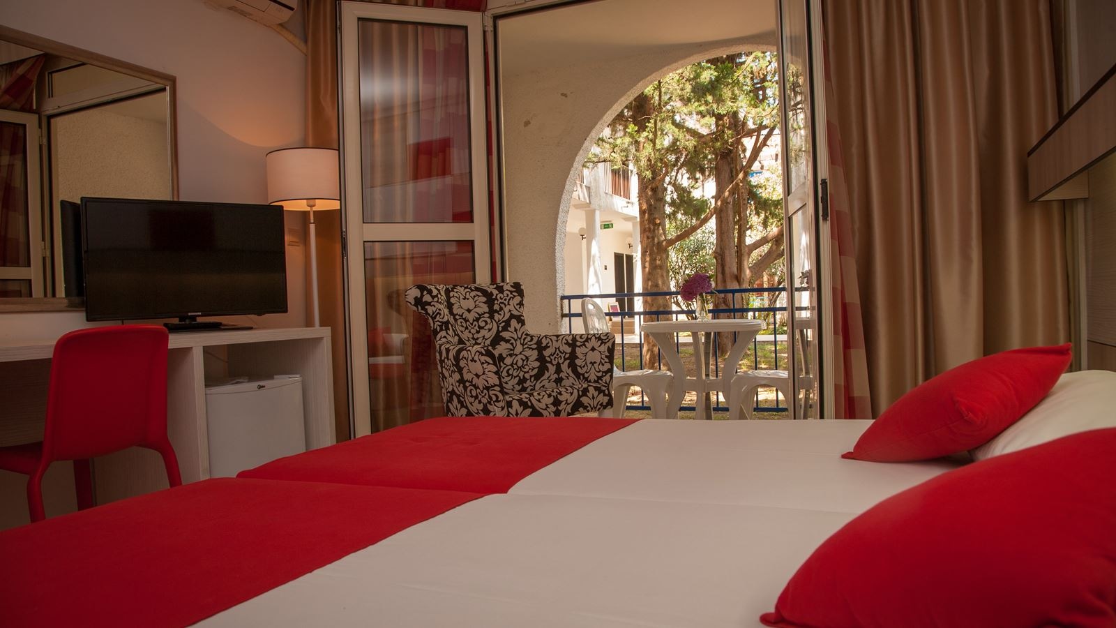 rooms-double-room-with-balcony-single-use