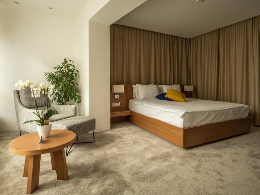 rooms-family-suite-garden-view