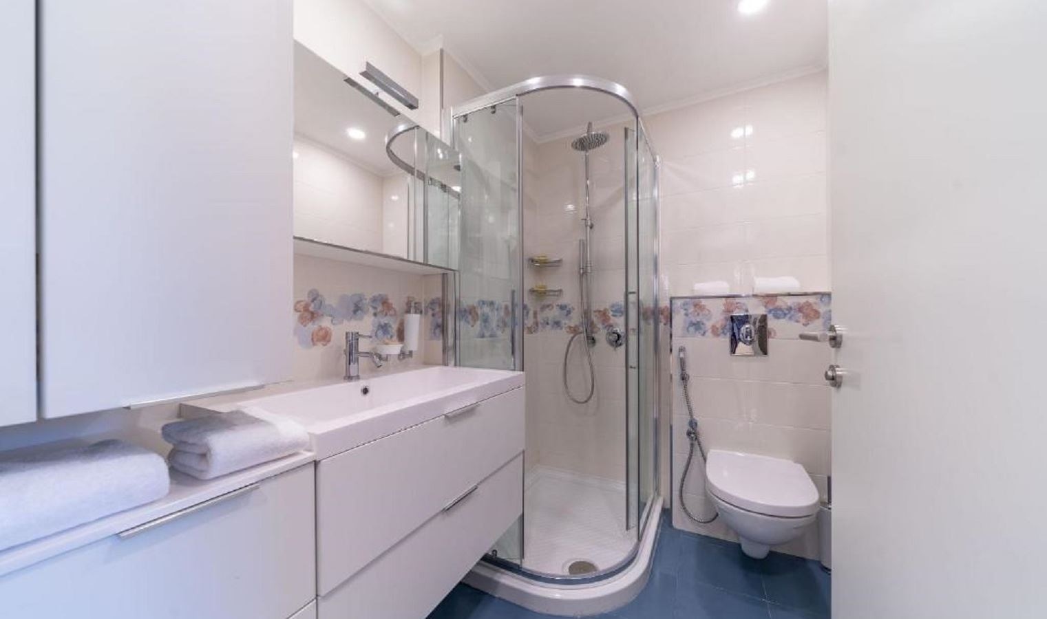 rooms-three-bedroom-suite-sea-view